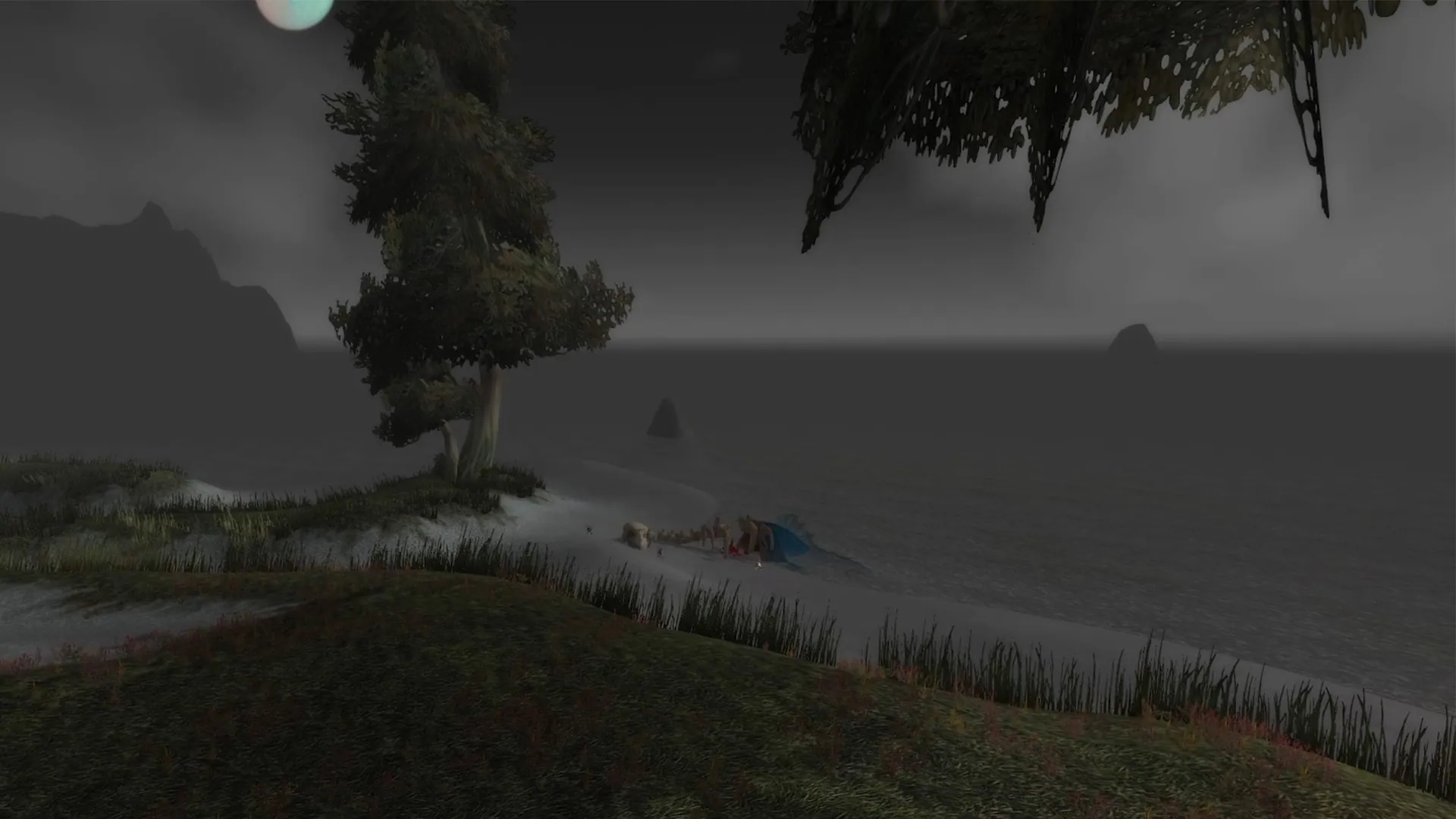 Dunkelküste (Darkshore) in Forever – Nebel über dem Wasser, ein einzelner Baum am Strand